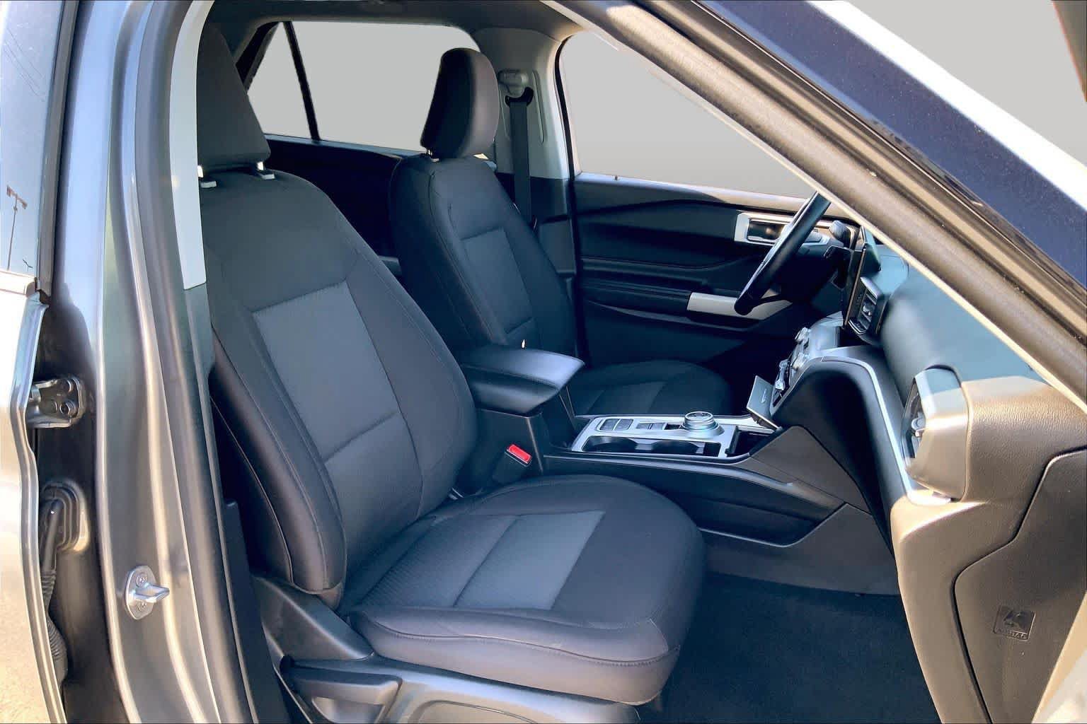 Certified 2022 Ford Explorer XLT RWD image 9