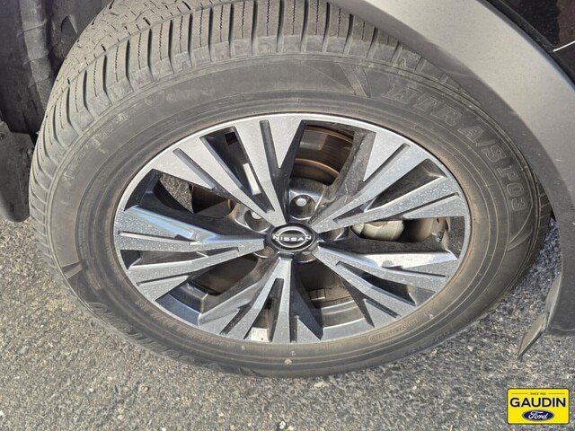 Used 2023 Nissan Rogue SV FWD image 3