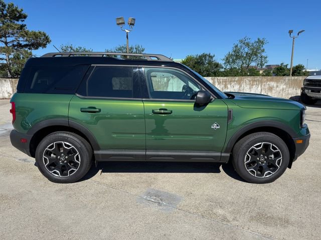 Certified 2025 Ford Bronco Sport Outer Banks w/ Outer Banks Tech Package+ AWD/4WD image 2