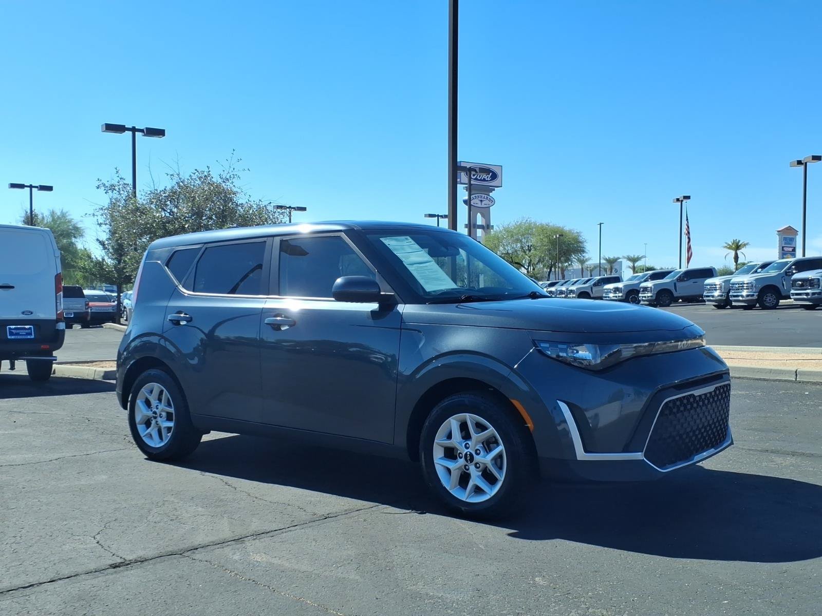 Used 2025 Kia Soul LX w/ LX Technology Package FWD image 8