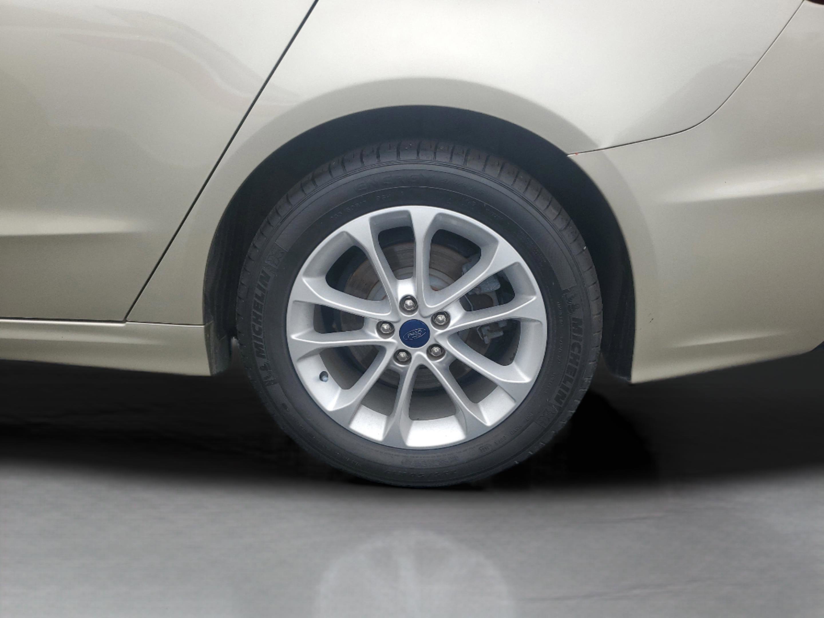 Certified 2019 Ford Fusion SE FWD image 29
