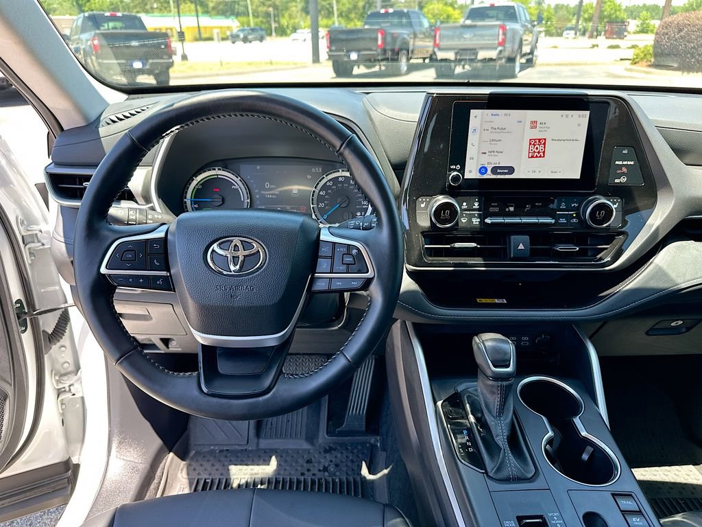 Used 2025 Toyota Highlander XLE AWD/4WD image 19