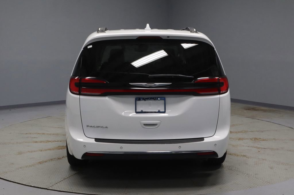 Used 2022 Chrysler Pacifica Touring-L FWD image 9
