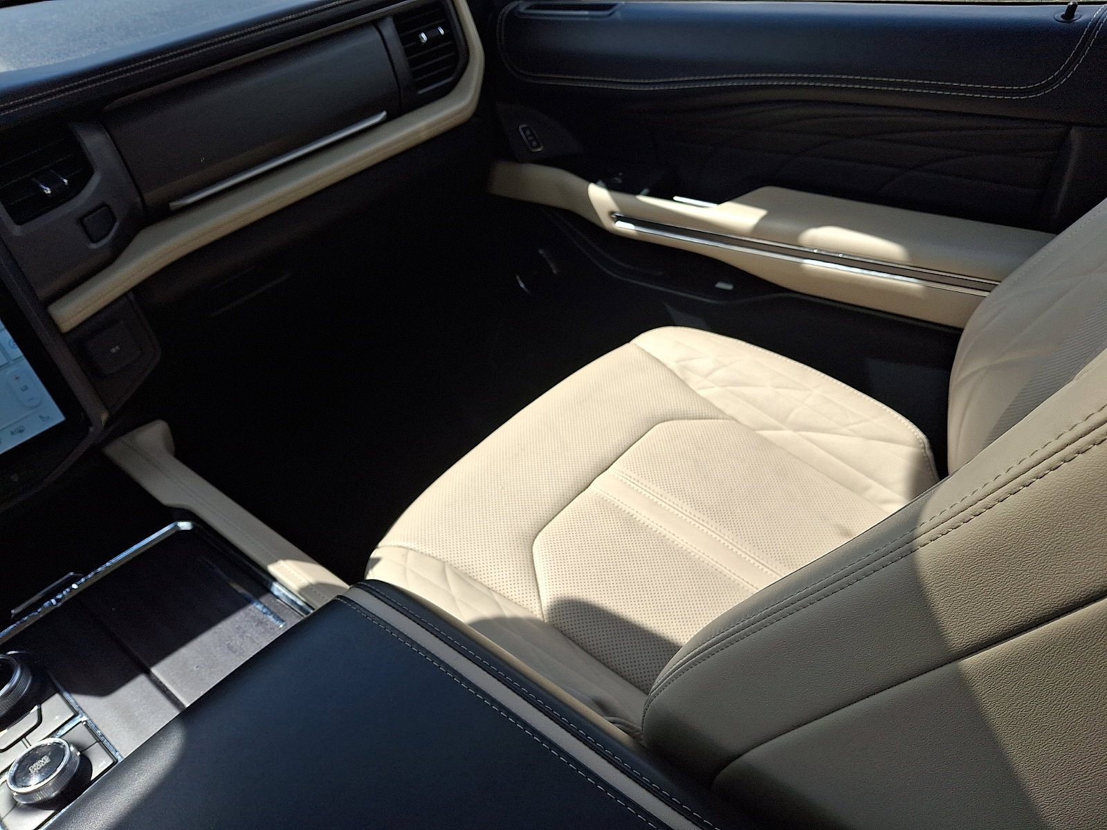 Certified 2022 Ford Expedition Max Platinum image 15