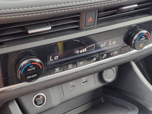 Used 2023 Nissan Rogue SV FWD image 26