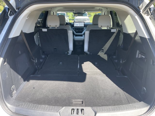 Certified 2025 Ford Explorer Platinum w/ Ultimate Package AWD/4WD image 20
