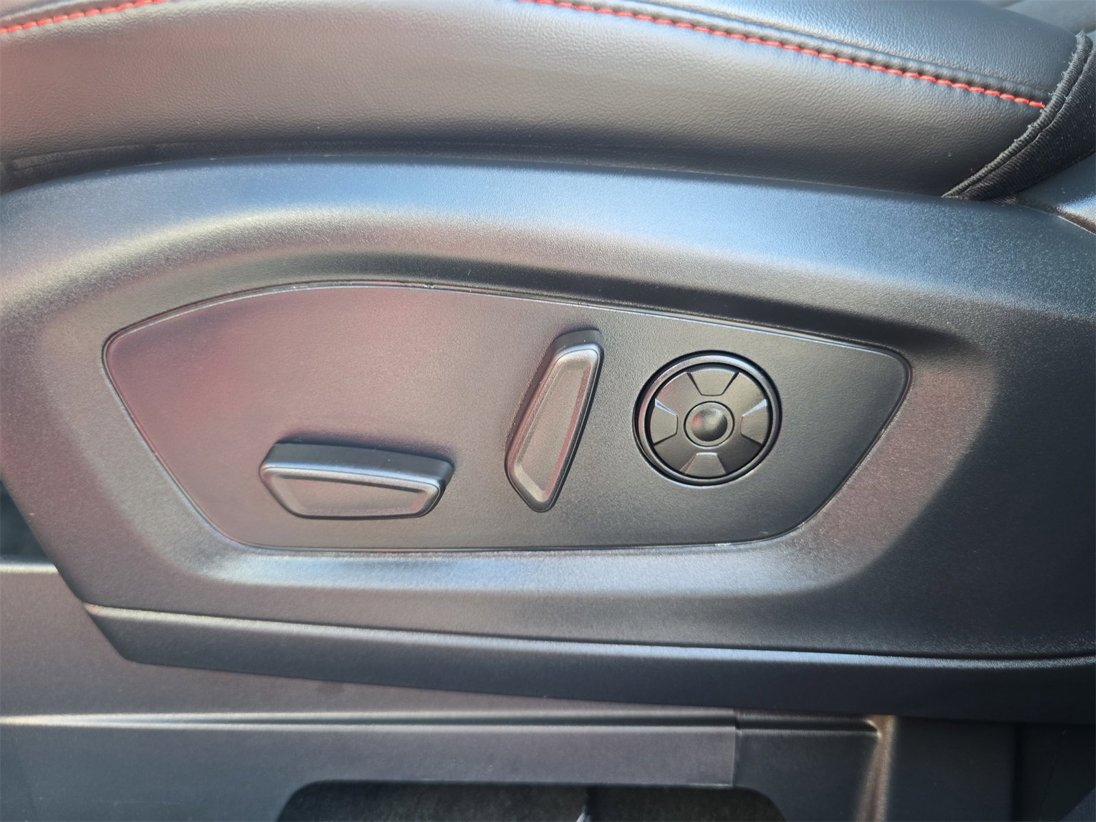 Certified 2025 Ford Explorer ST-Line w/ Premium Package image 16