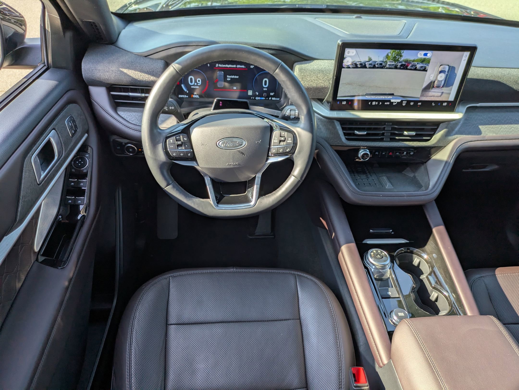 Certified 2025 Ford Explorer Platinum w/ LUX Leather Package AWD/4WD image 33