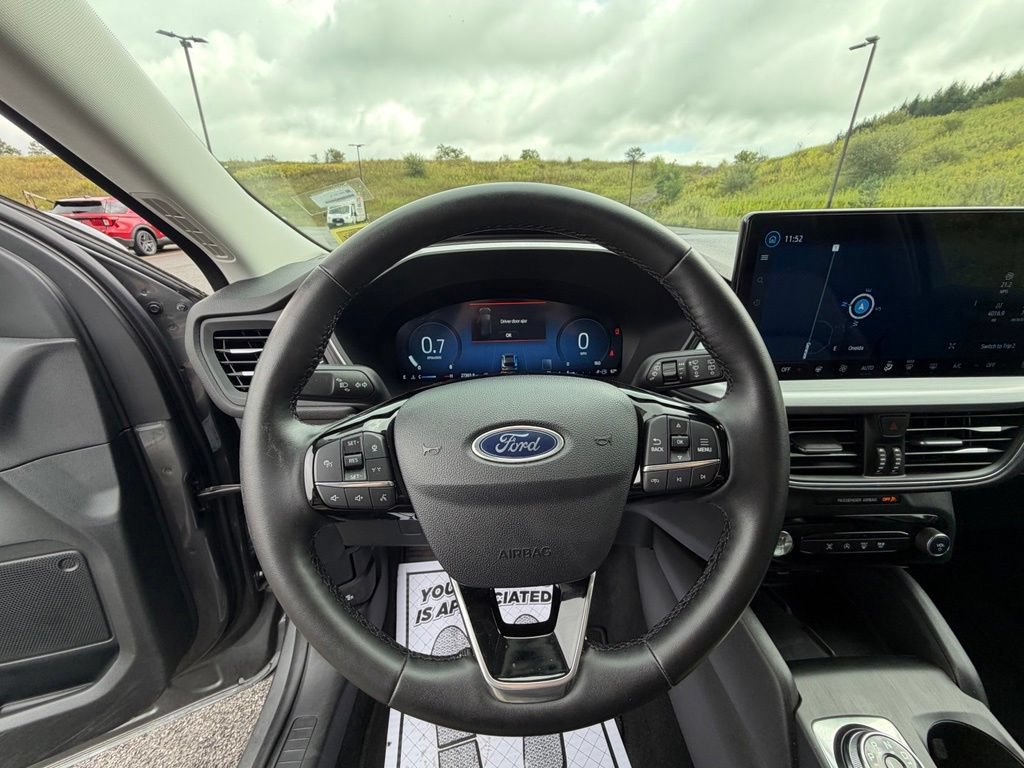 Certified 2025 Ford Escape Platinum AWD/4WD image 37