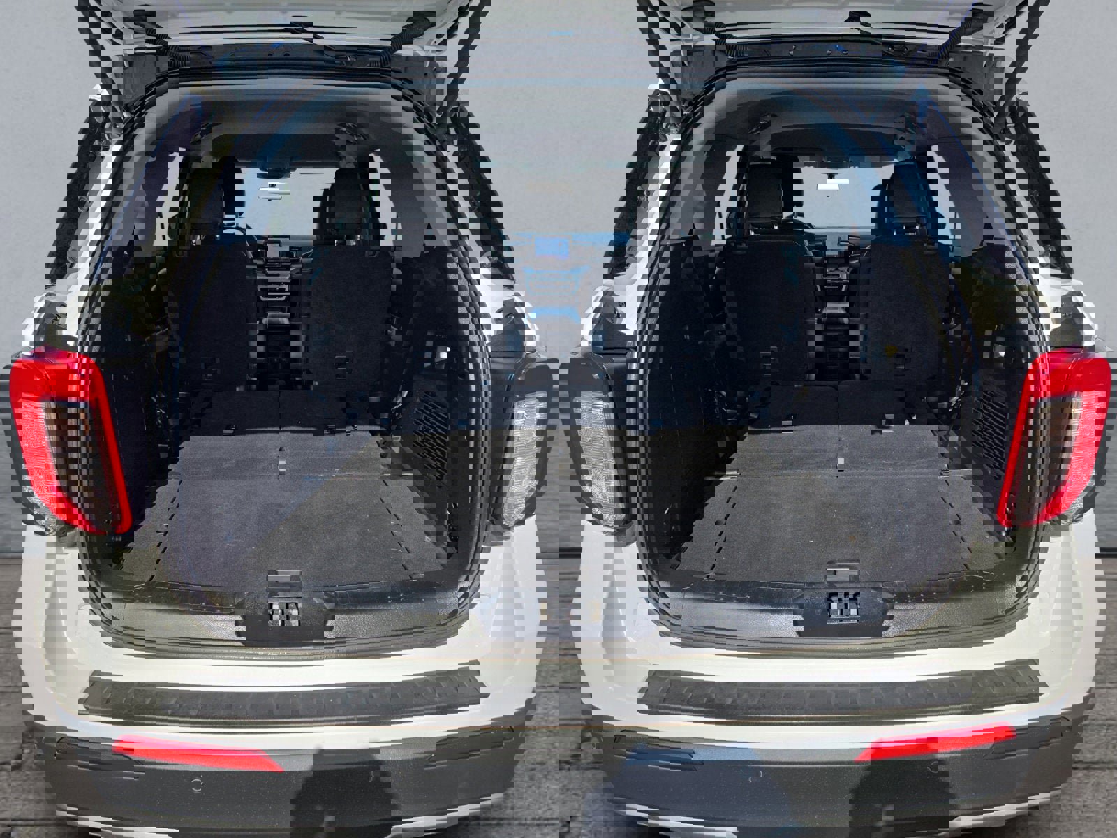 Certified 2022 Ford Explorer XLT w/ Equipment Group 202A image 25