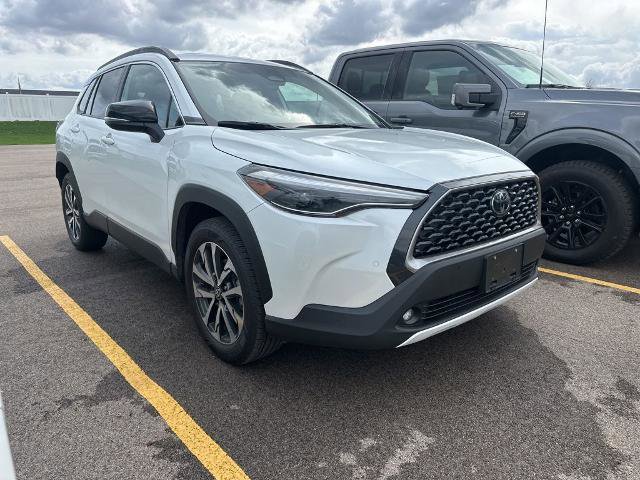 Used 2025 Toyota Corolla Cross XLE w/ Convenience Package AWD/4WD image 6