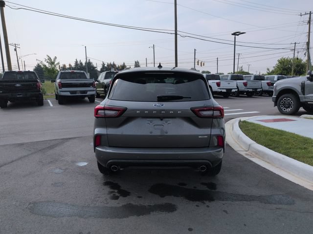 Certified 2023 Ford Escape ST-Line Select w/ Tech Pack #1 AWD/4WD image 4