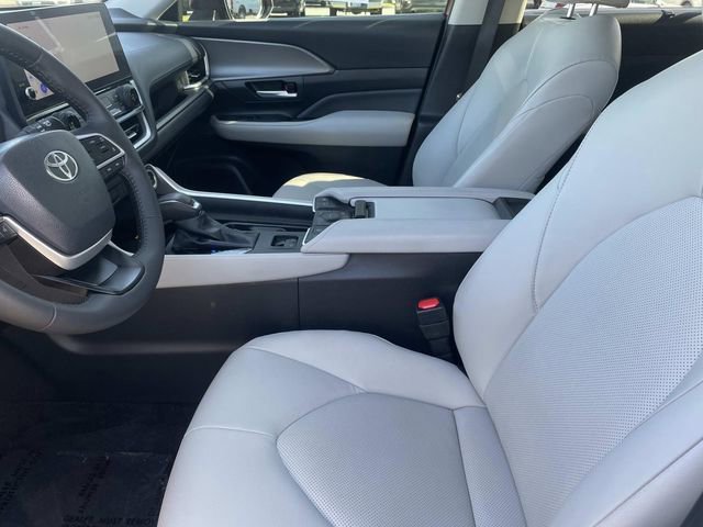 Used 2024 Toyota Grand Highlander XLE image 21