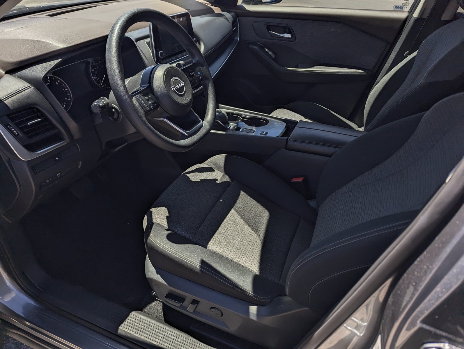 Used 2023 Nissan Rogue SV FWD image 9