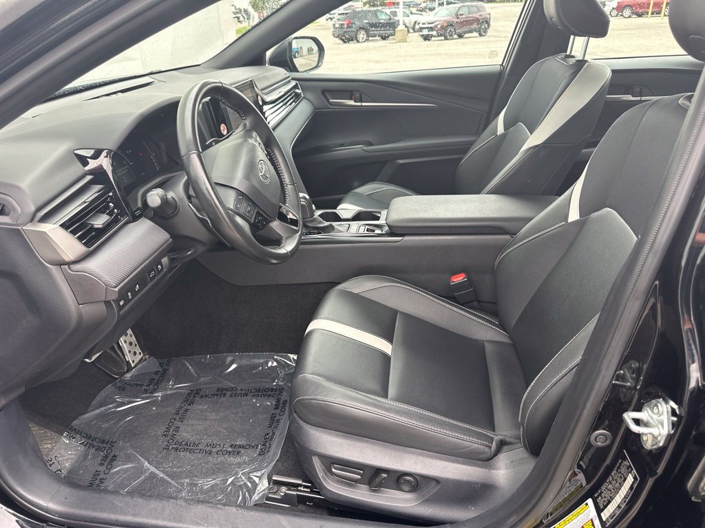 Used 2025 Toyota Camry SE FWD image 14
