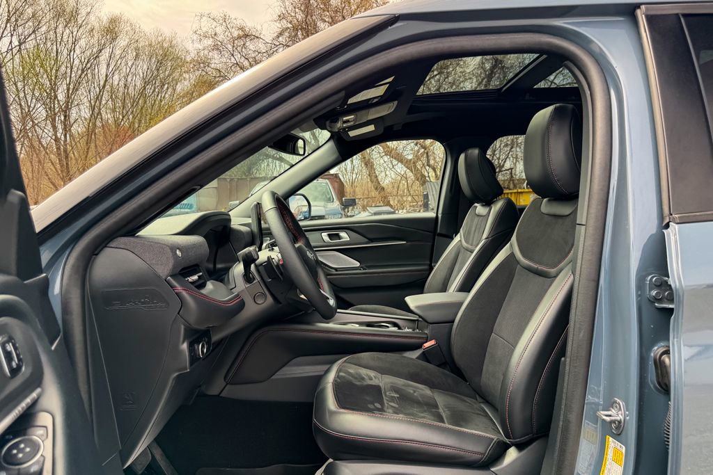 Certified 2025 Ford Explorer ST AWD/4WD image 30