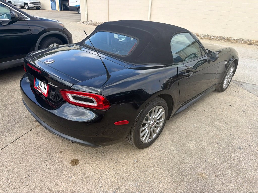 Used 2017 FIAT 124 Spider Classica RWD image 4