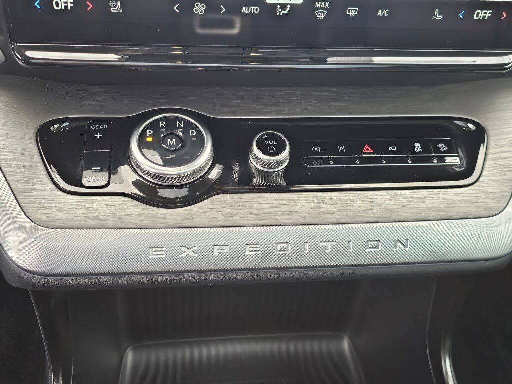 Certified 2025 Ford Expedition Max Platinum image 27