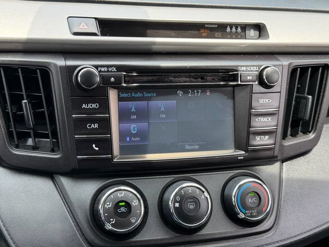 Used 2018 Toyota RAV4 LE FWD image 34