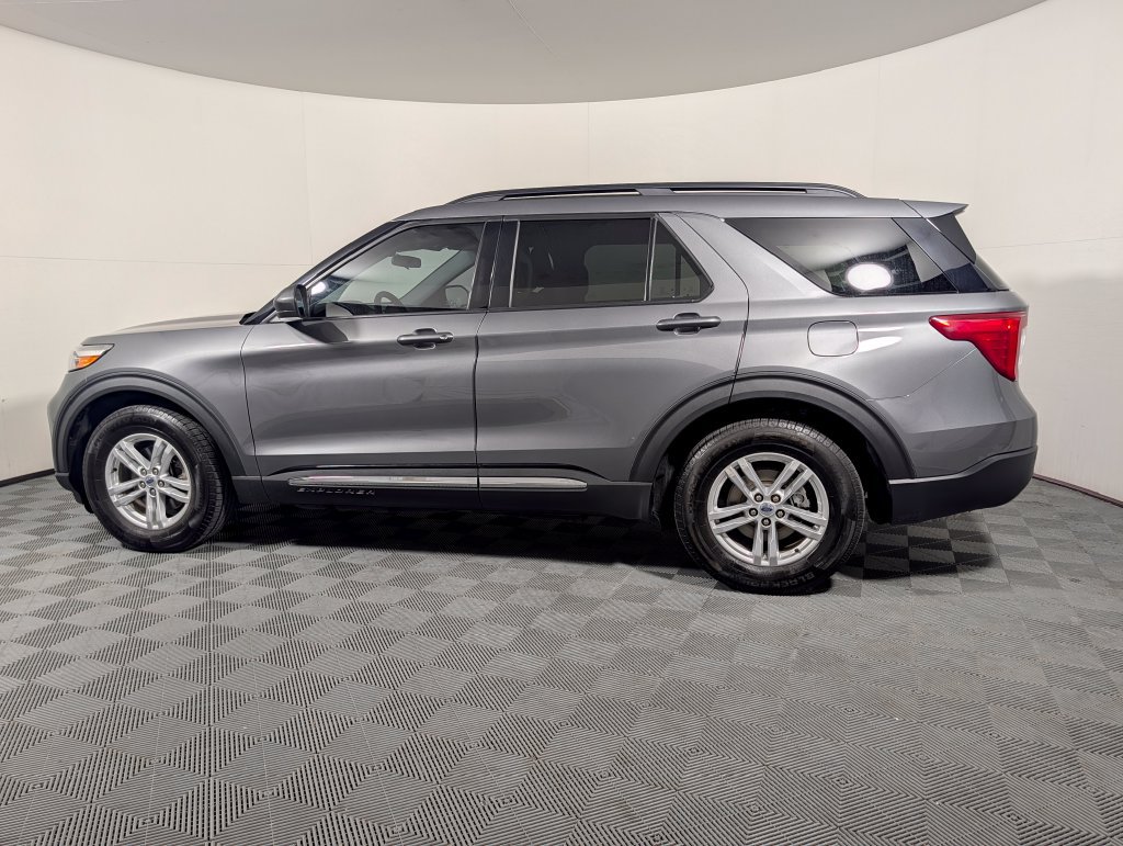 Certified 2023 Ford Explorer XLT w/ Equipment Group 202A RWD image 5