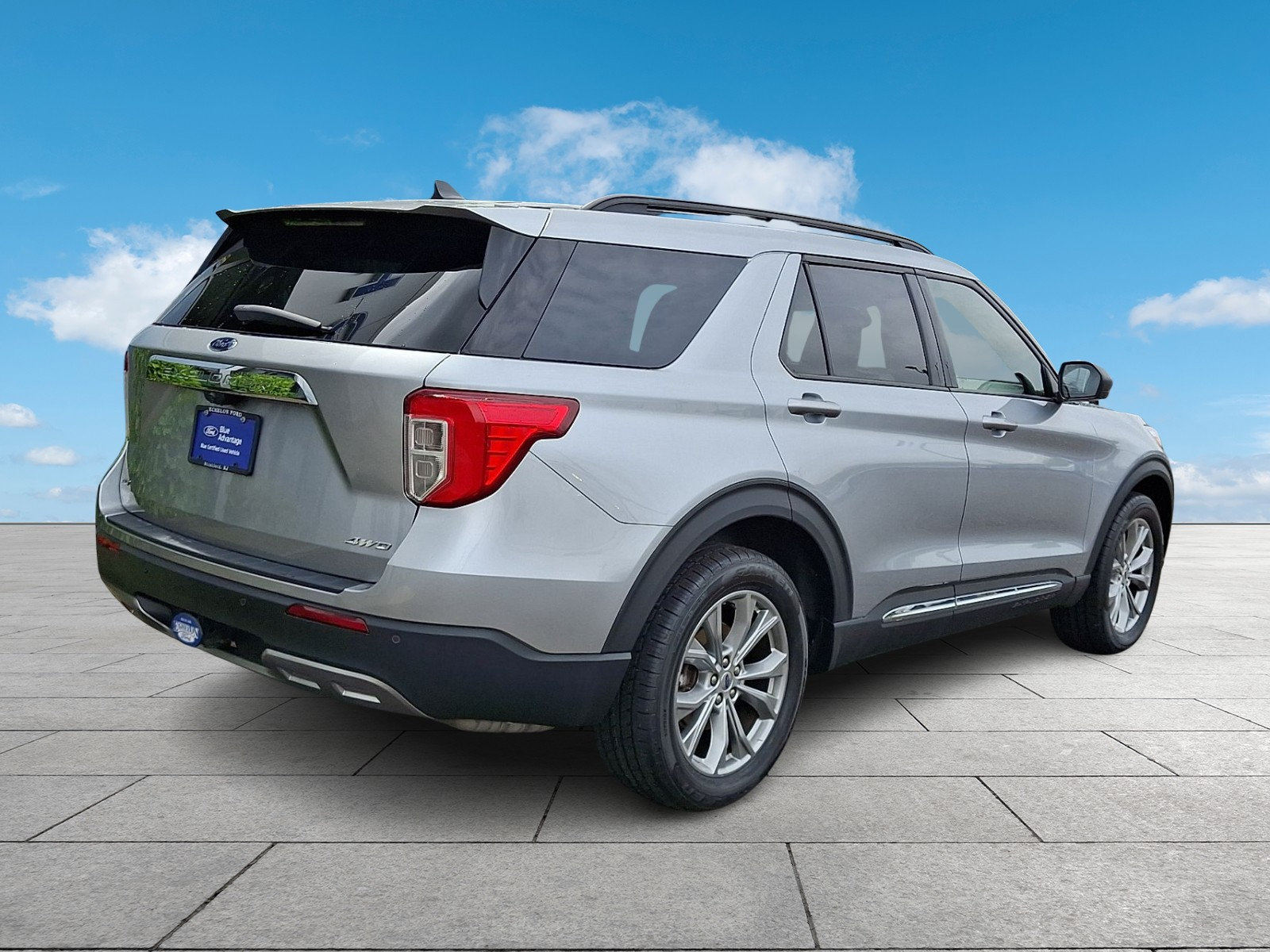 Certified 2023 Ford Explorer XLT w/ Equipment Group 202A AWD/4WD image 6