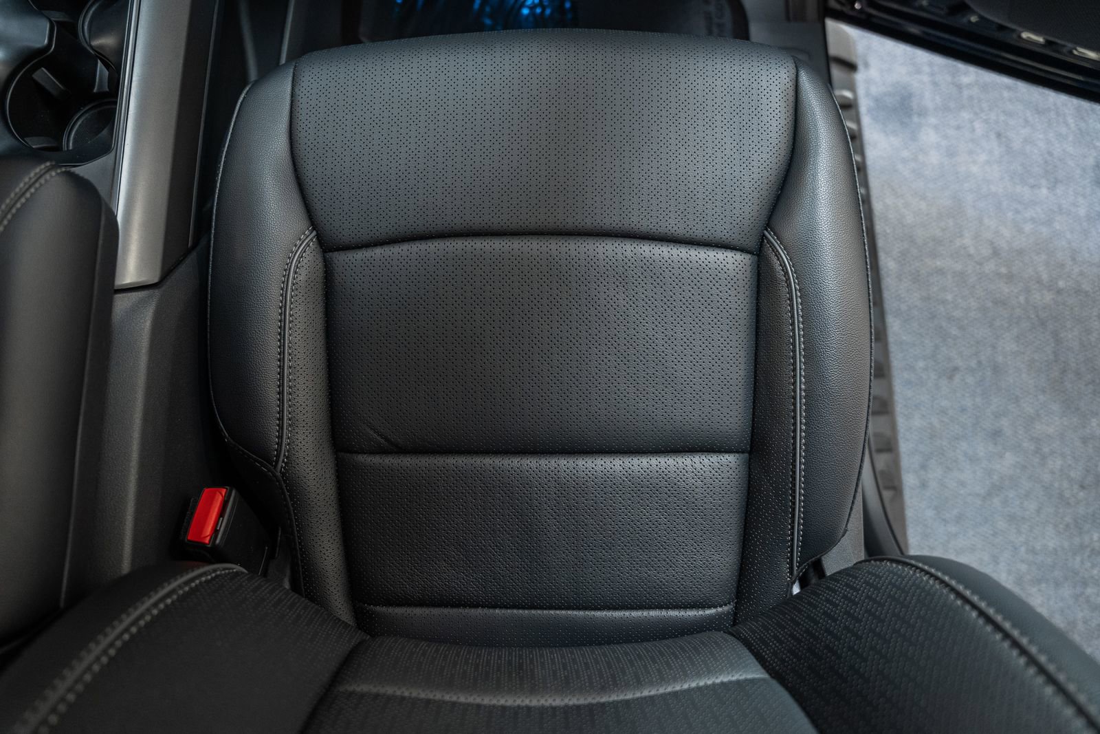 Certified 2024 Ford F150 Lariat w/ Equipment Group 502A High image 37