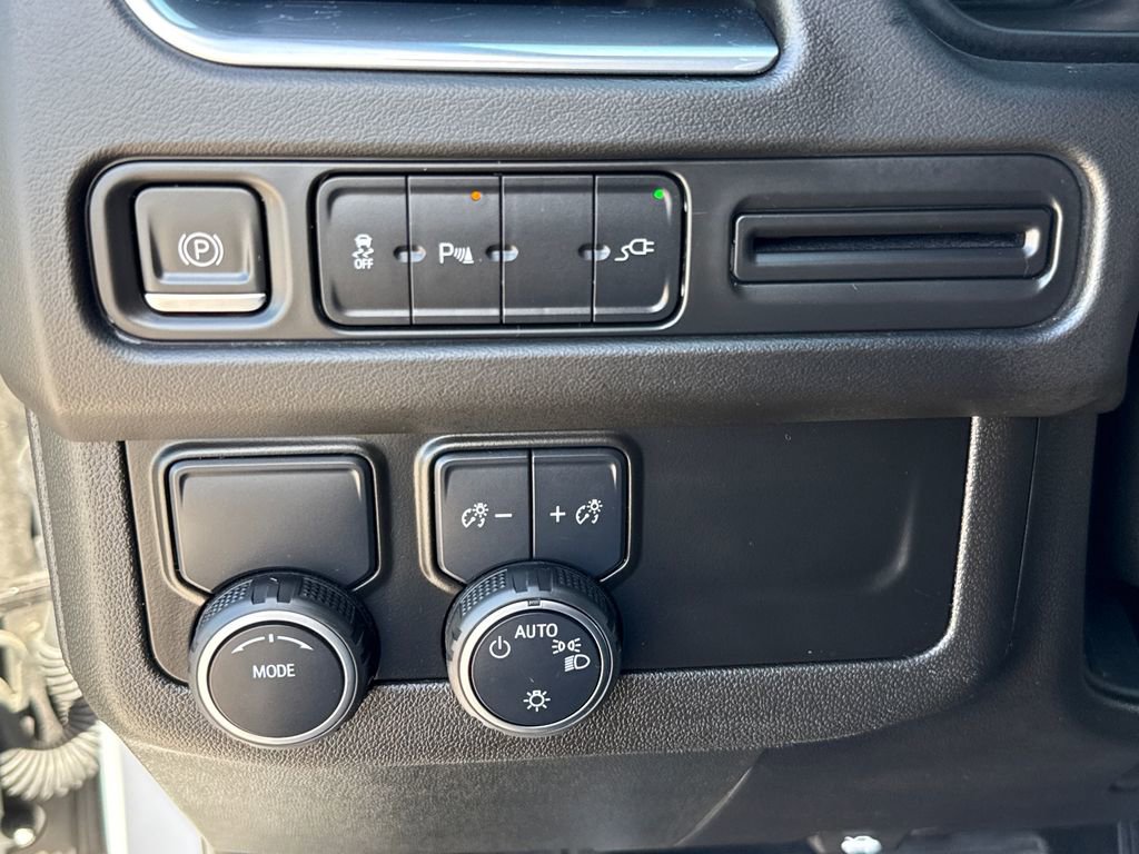 Used 2021 Chevrolet Suburban LS RWD image 14