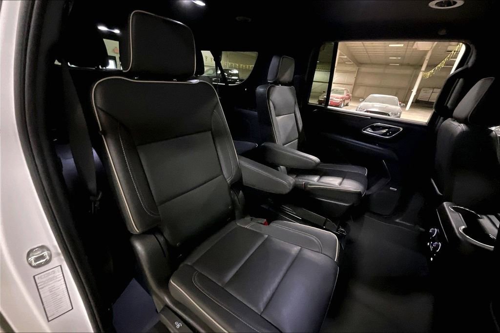 Used 2023 Chevrolet Suburban Premier image 25
