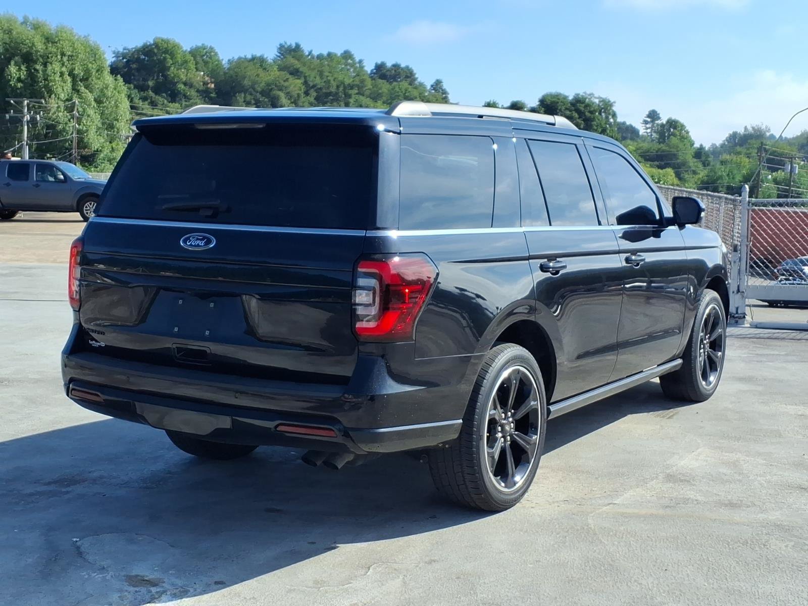Certified 2023 Ford Expedition Limited AWD/4WD image 3
