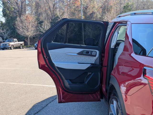 Certified 2025 Ford Explorer Platinum w/ Ultimate Package image 5