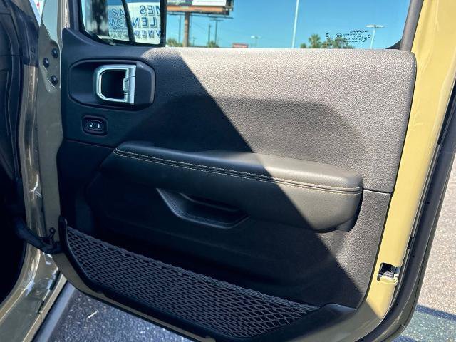 Used 2025 Jeep Gladiator Sport AWD/4WD image 24