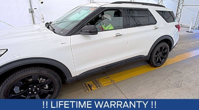 Certified 2023 Ford Explorer ST-Line AWD/4WD image 3