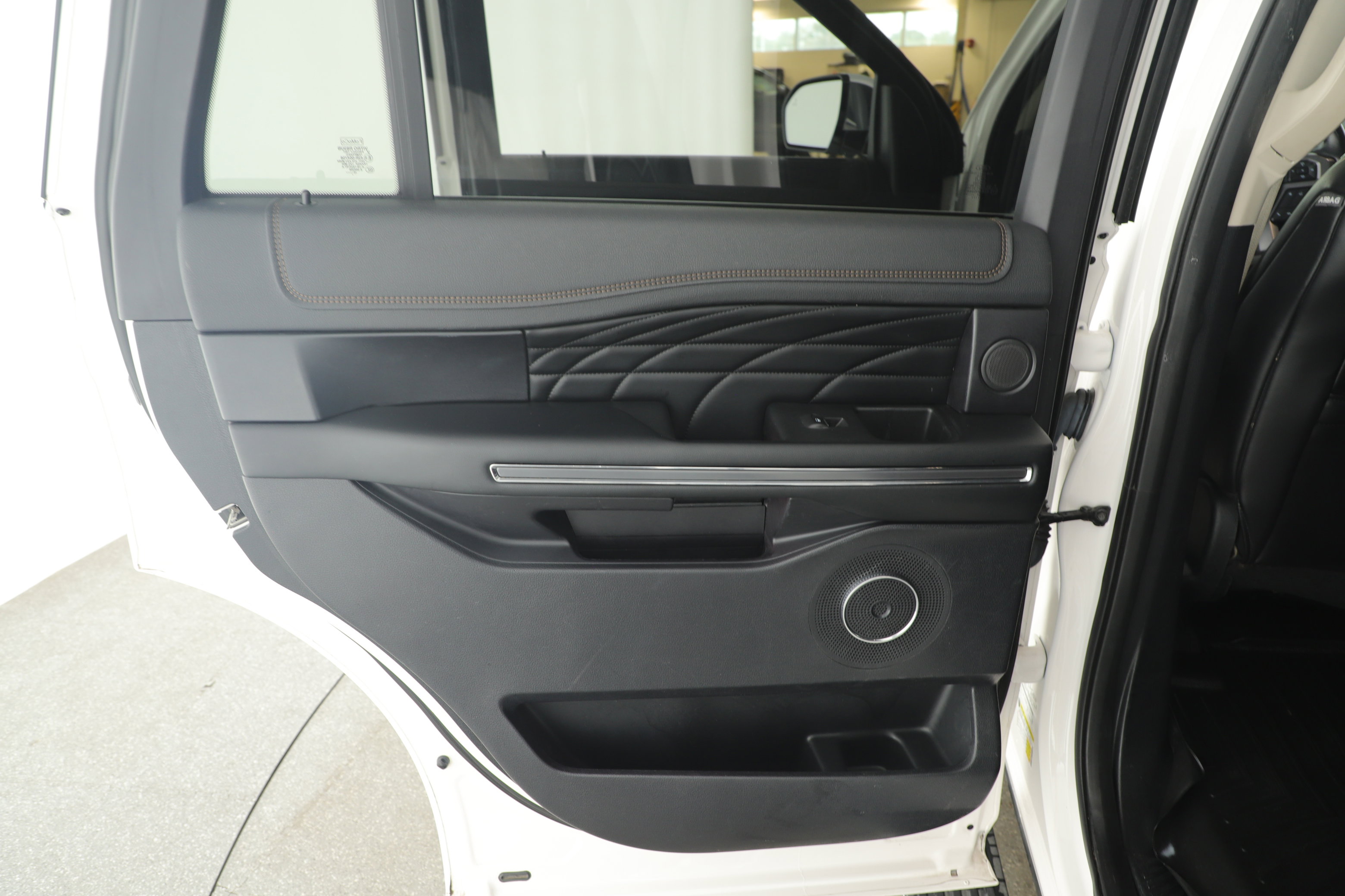 Certified 2019 Ford Expedition Platinum image 16