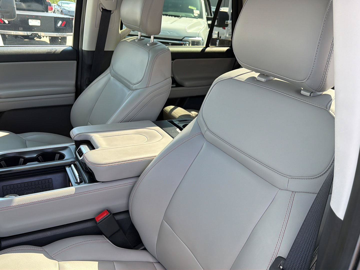 Certified 2025 Ford Expedition Active AWD/4WD image 32