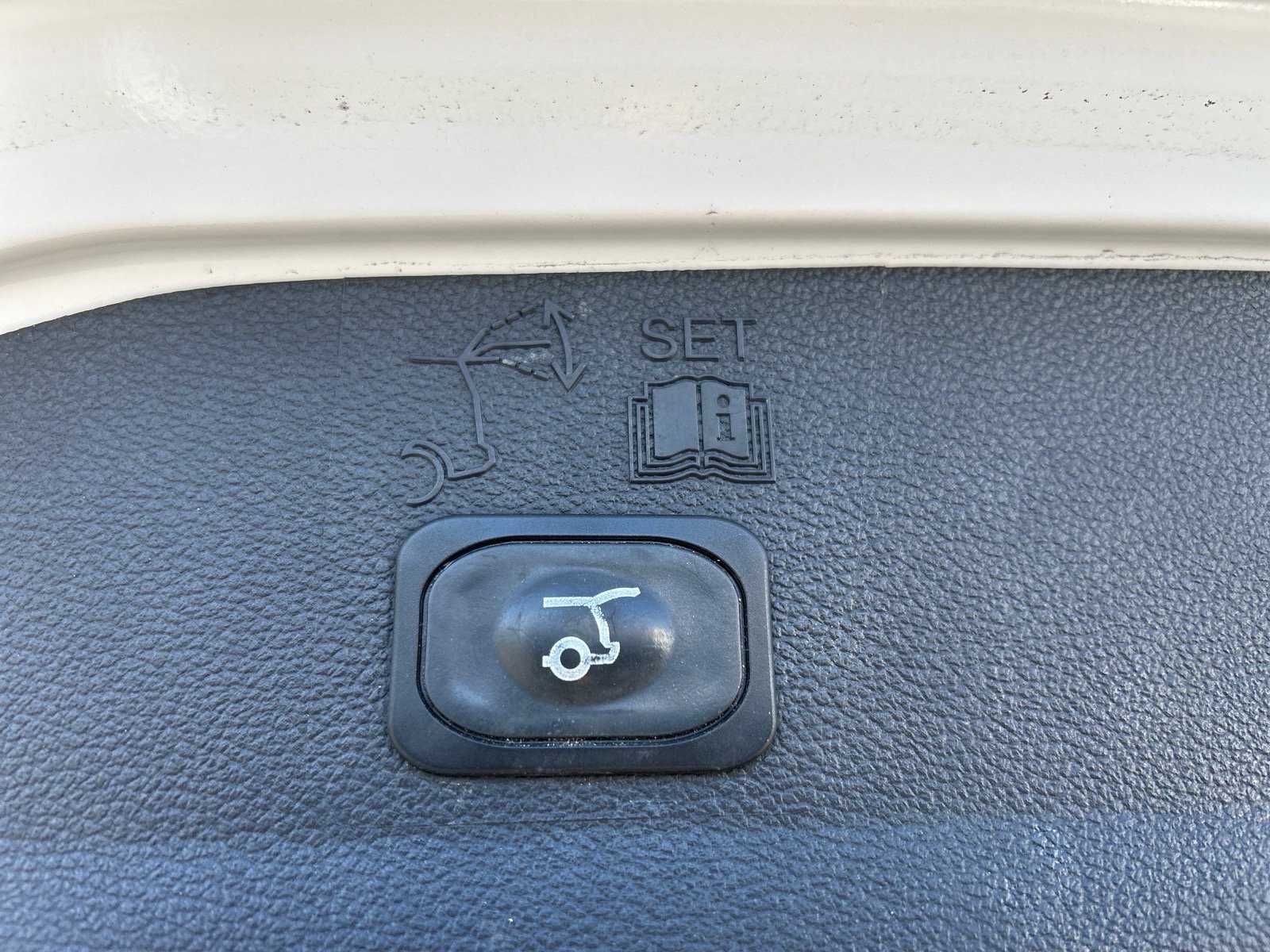 Certified 2018 Ford Escape SEL image 15