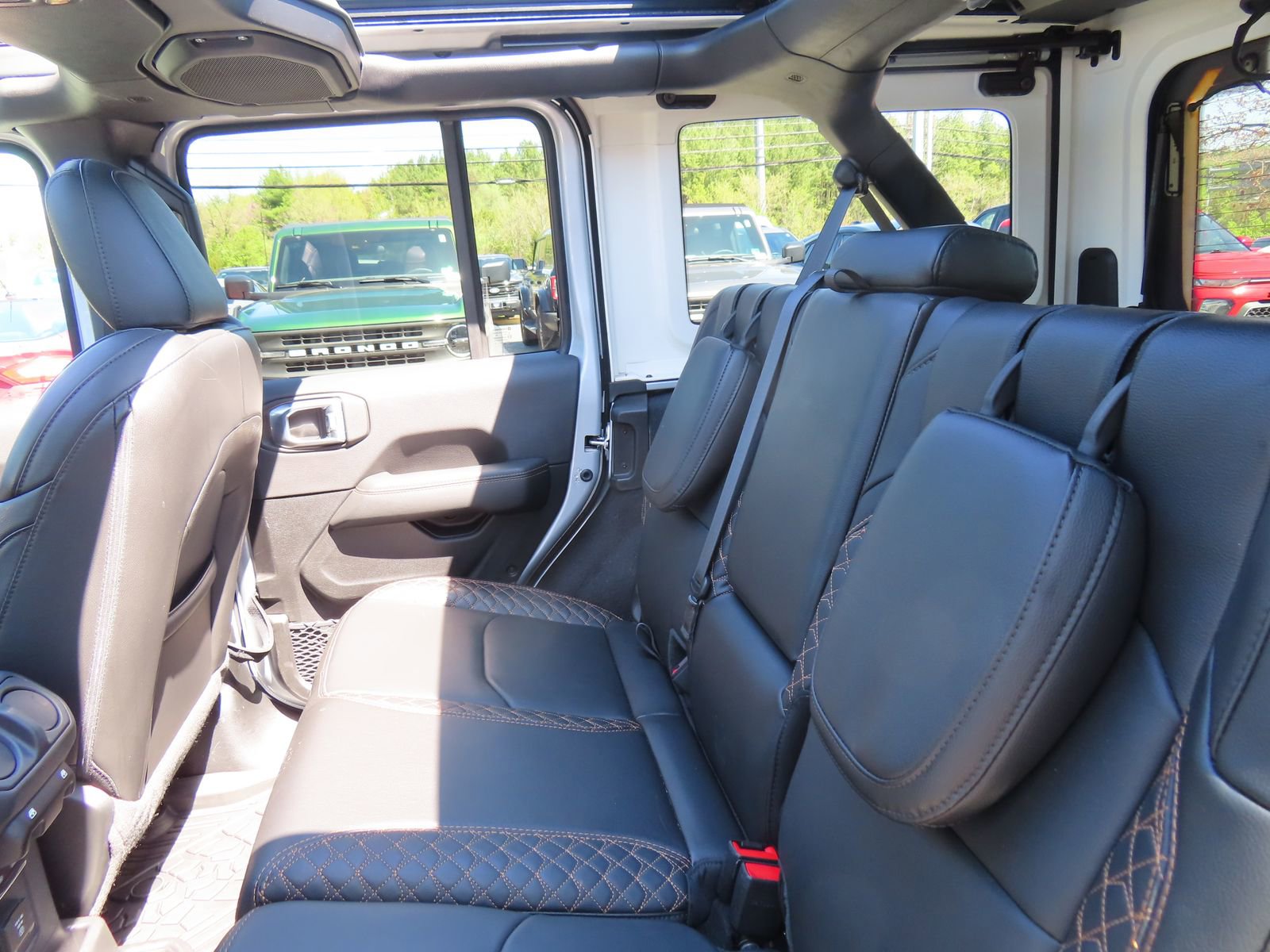 Used 2023 Jeep Wrangler Unlimited Sahara image 31