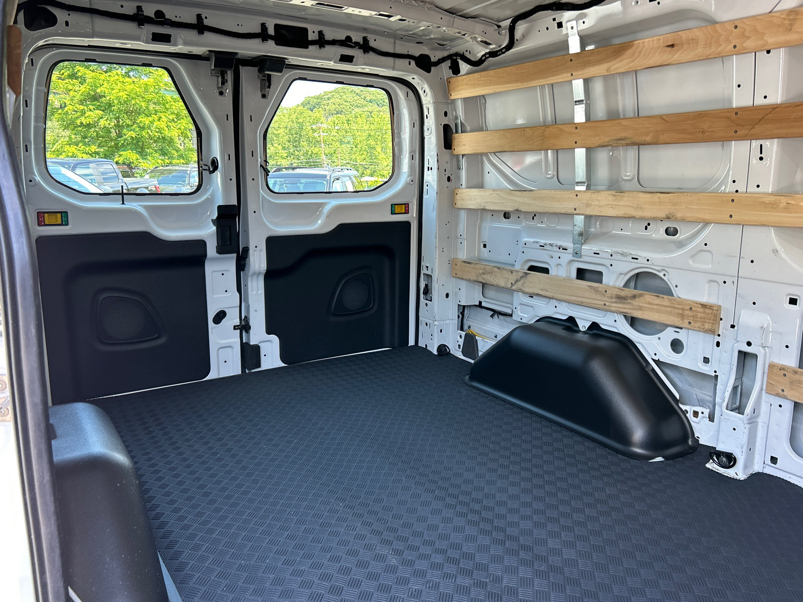 Certified 2025 Ford Transit 250 Low Roof w/ Exterior Upgrade Package RWD image 20