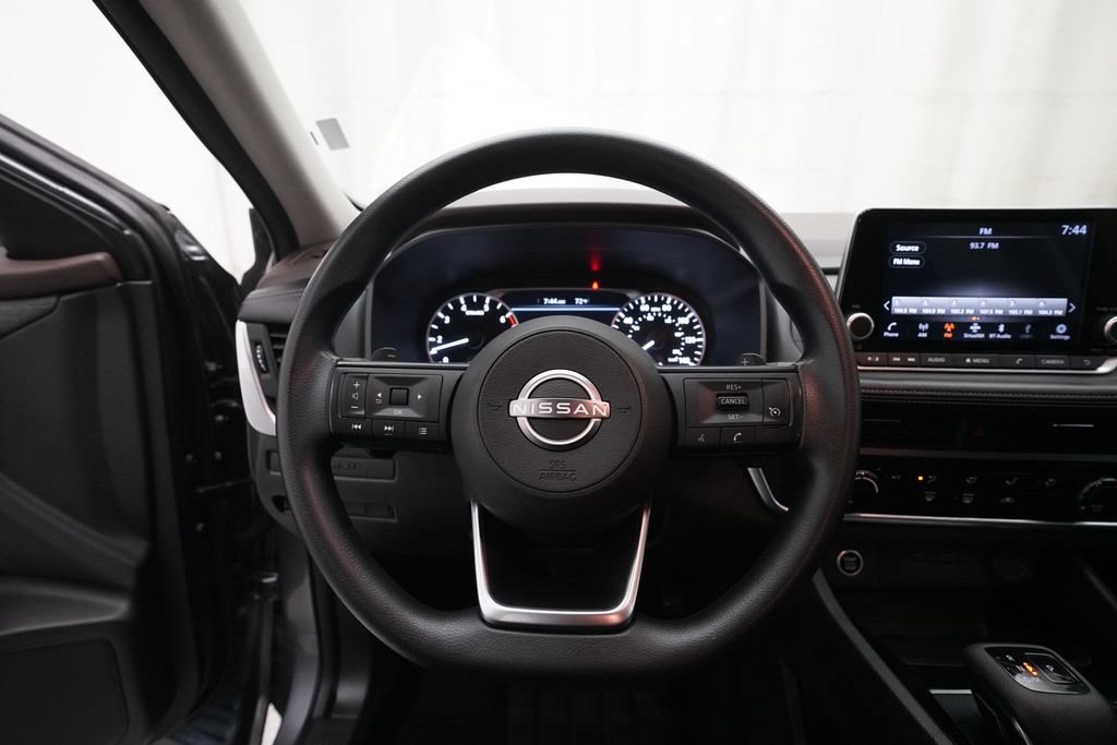 Used 2023 Nissan Rogue S AWD/4WD image 4