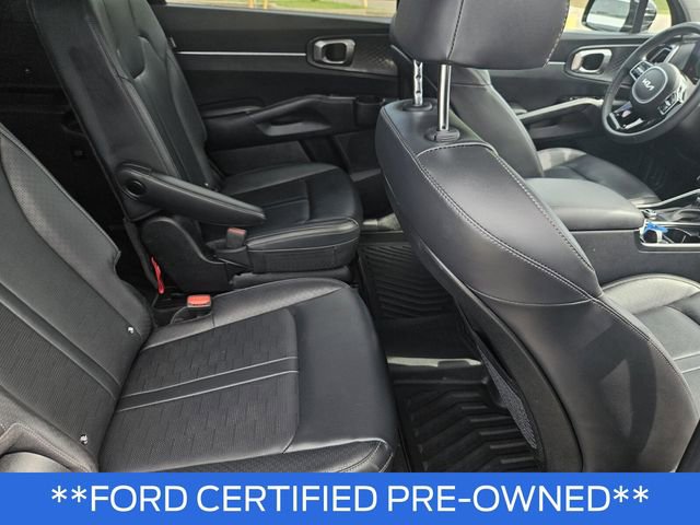 Used 2024 Kia Sorento EX w/ Panoramic Sunroof Package FWD image 16