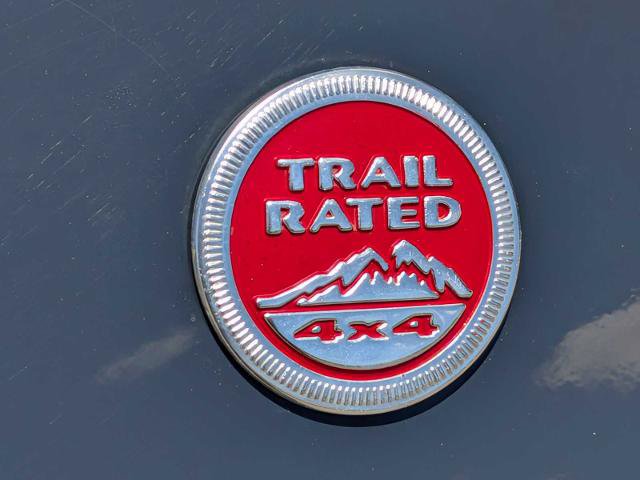 Used 2017 Jeep Cherokee Trailhawk w/ Comfort & Convenience Group AWD/4WD image 13