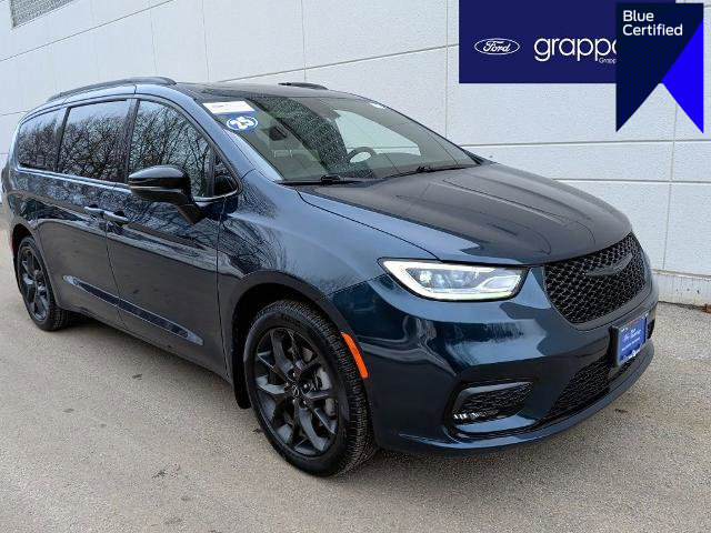 Used 2025 Chrysler Pacifica Limited w/ Uconnect Theater Family Group