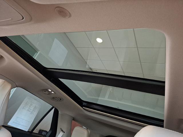 Certified 2022 Ford Explorer XLT w/ Equipment Group 202A image 15