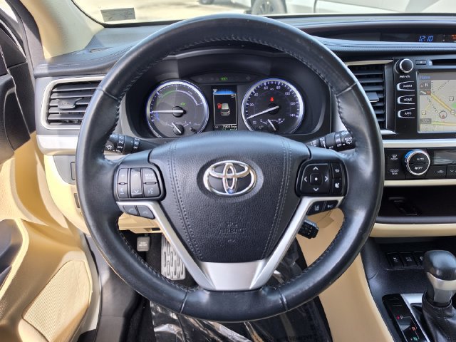 Used 2018 Toyota Highlander XLE AWD/4WD image 22
