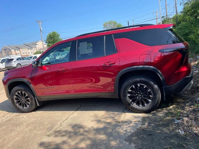 Used 2025 Chevrolet Traverse Z71 w/ Driver Confidence Package AWD/4WD image 3
