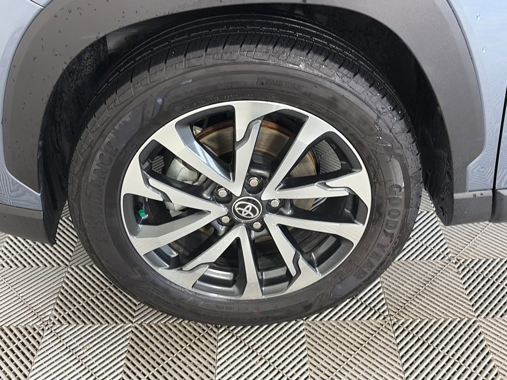 Used 2023 Toyota Corolla Cross XLE w/ Convenience Package AWD/4WD image 8