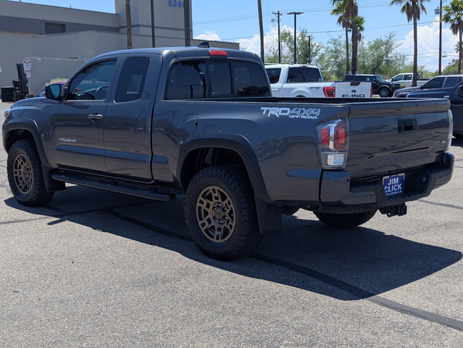 Used 2020 Toyota Tacoma TRD Off-Road w/ TRD Premium Off Road Package AWD/4WD image 4
