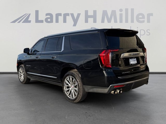 Used 2021 GMC Yukon XL Denali w/ Denali Ultimate Package AWD/4WD image 3