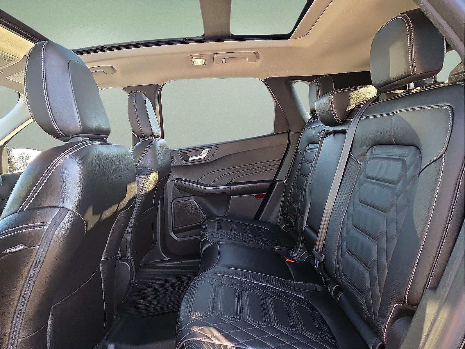 Certified 2024 Ford Escape SE w/ PHEV Premium Package image 10