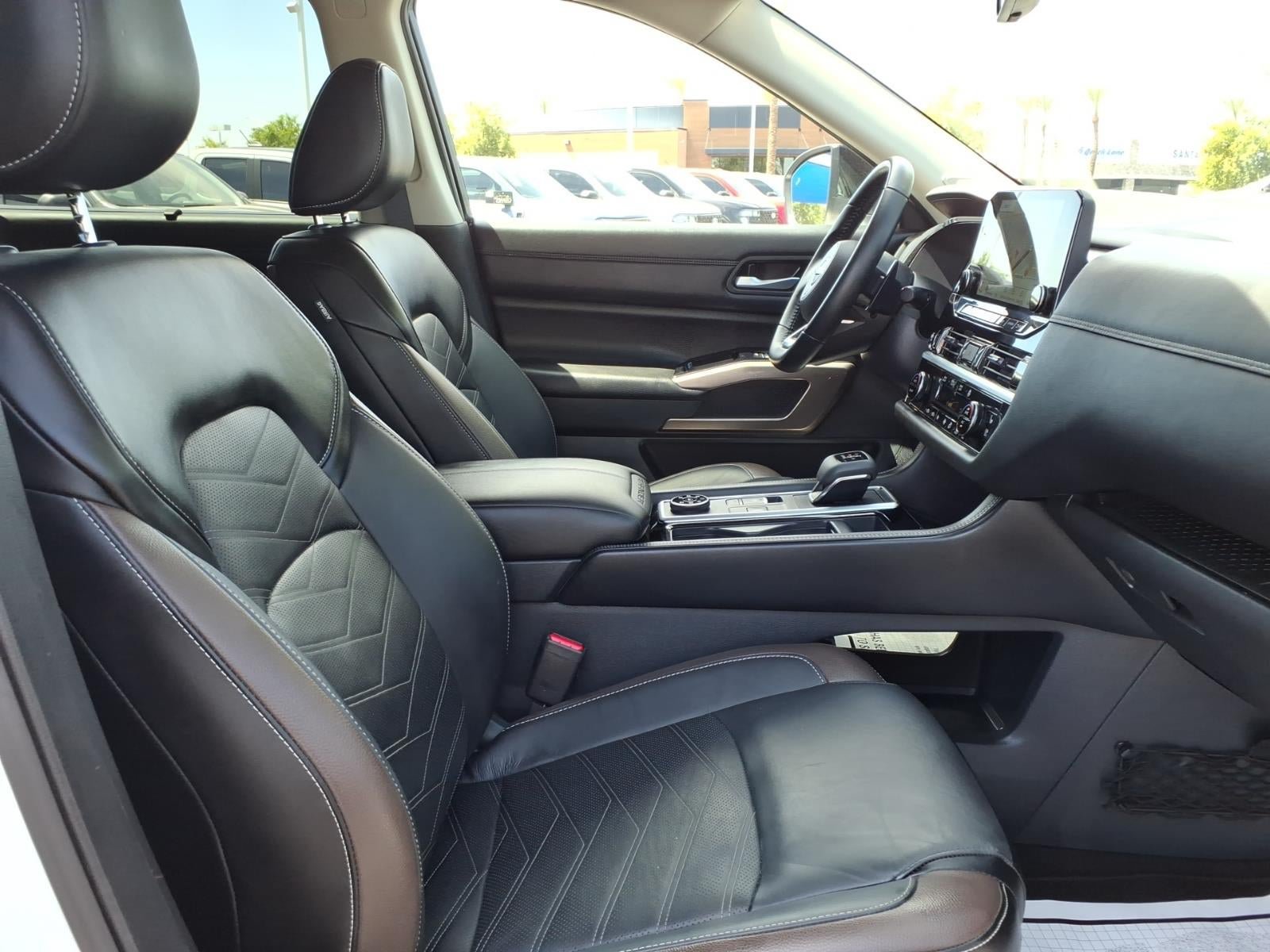 Used 2024 Nissan Pathfinder Platinum AWD/4WD image 11