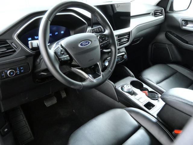 Certified 2025 Ford Escape Platinum AWD/4WD image 2